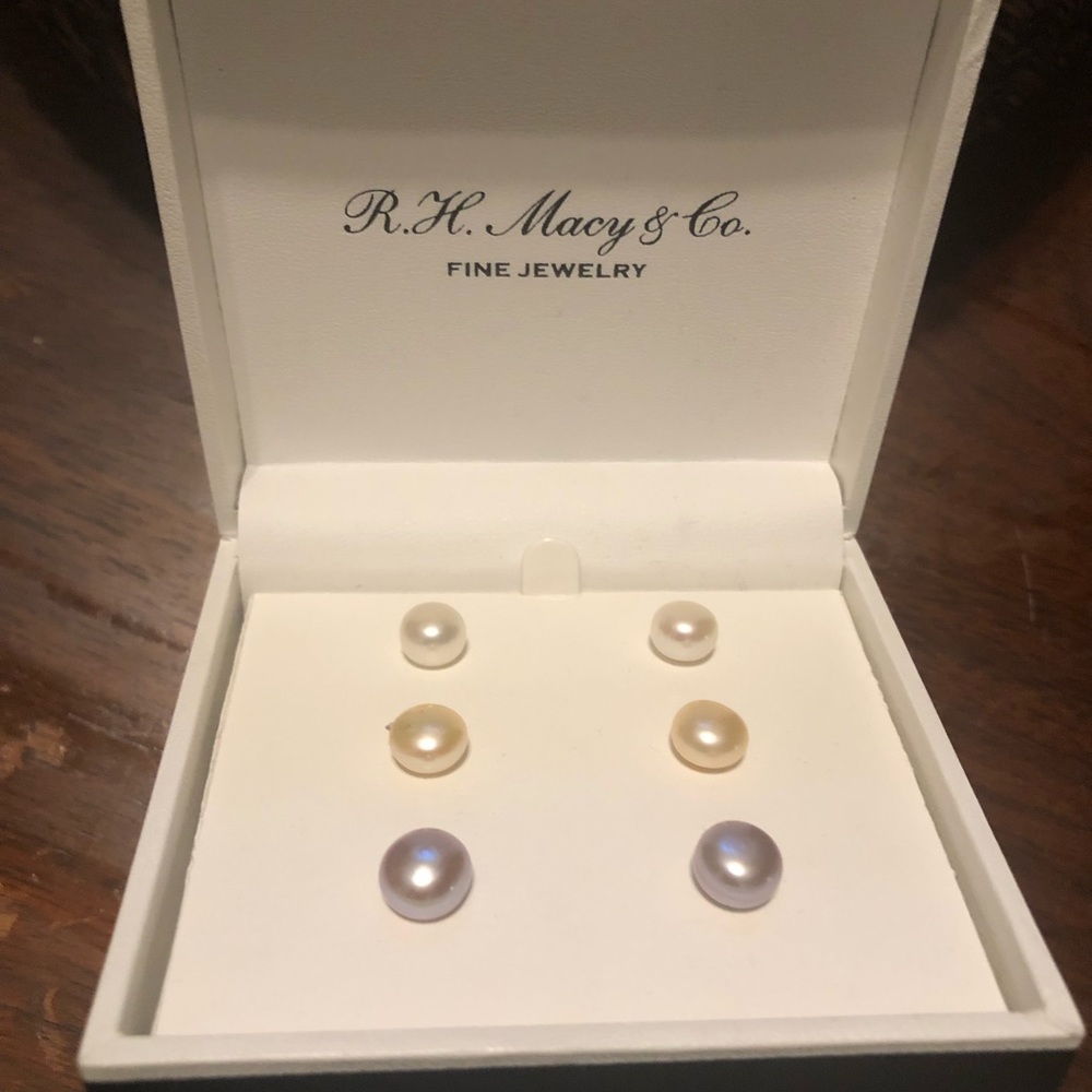 3 pairs of pearls Earrings